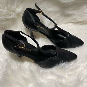 Le Chateau black pumps
